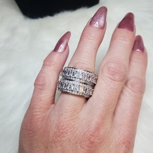 Cz stunning embossed band ring wedding